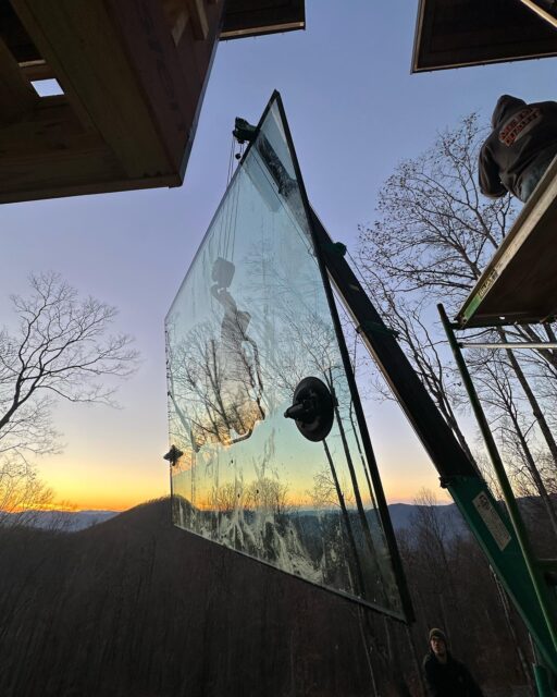 Where nature meets design – the perfect blend of timber frame and glass to frame the view. #TimberFrame #CurtainWall #ArchitecturalDesign #ModernLiving #ExpandedViews #WhiteOakTimbers #CustomGlass #ModernArchtechture
